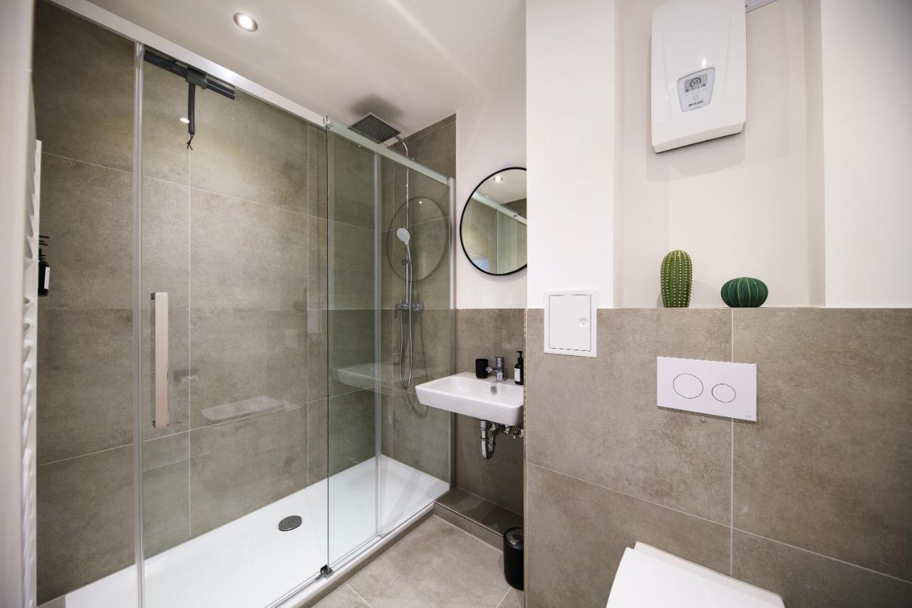 Staytona - Parkpl. - Balkon - Wlan - Netflix - Wfh Apartment *